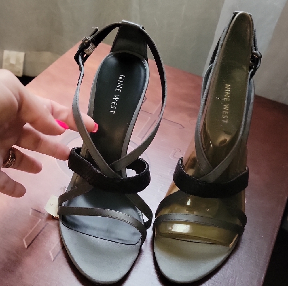 Nine West Black and Gray Elegant Heels